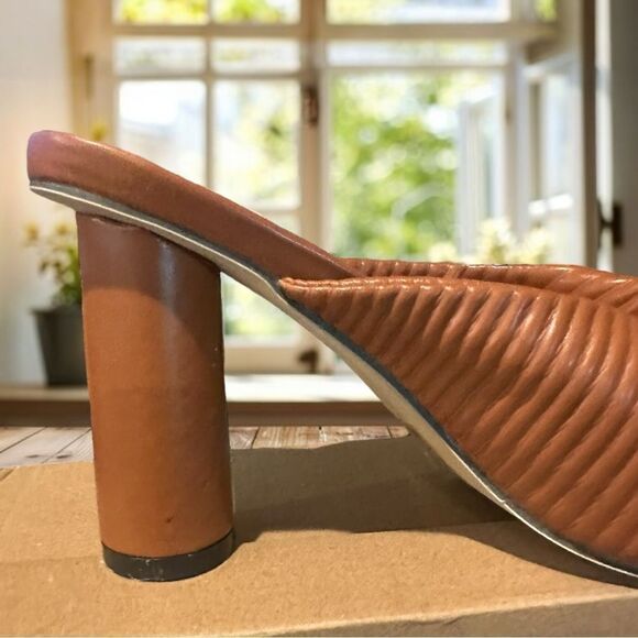 Gorgeous Twist Mule Slide Ribbed Heel Slip-on Square Toe Size 37 - Picture 13 of 16